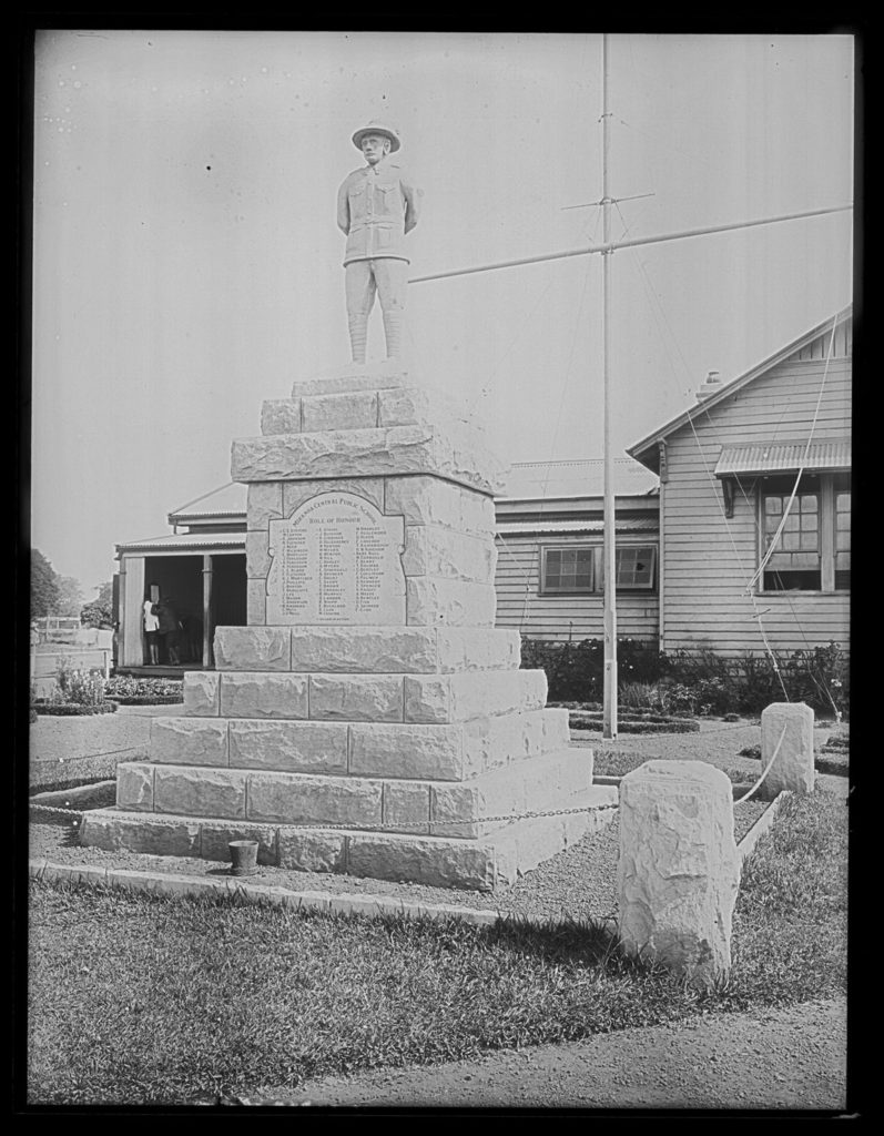 Miranda Public School memorial statue, Dec 1918. From NRS 4481, MS6870.