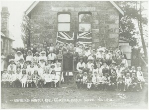 Unveiling honour roll at Avoca Public School, November 1918. Digital id: NRS15051_a047_000482